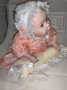 Pitch perfect baby Heather with original pillow and certificate. Ashton Drake